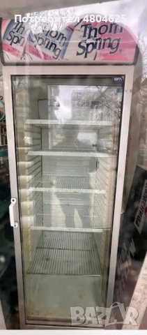 Вертикална хладилна витрина 