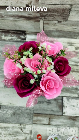 Кашпа с рози от креп хартия!!, снимка 2 - Декорация за дома - 53168992