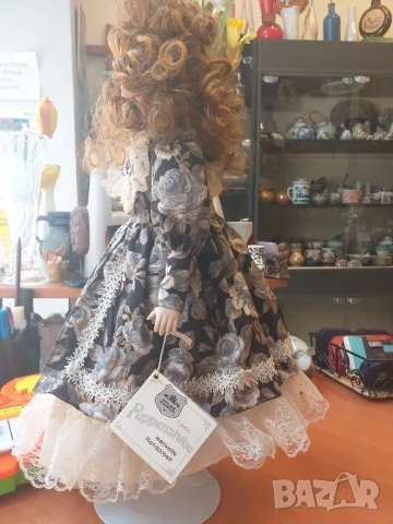 Колекционерска Puppenstube порцеланова кукла , снимка 4 - Колекции - 50549835