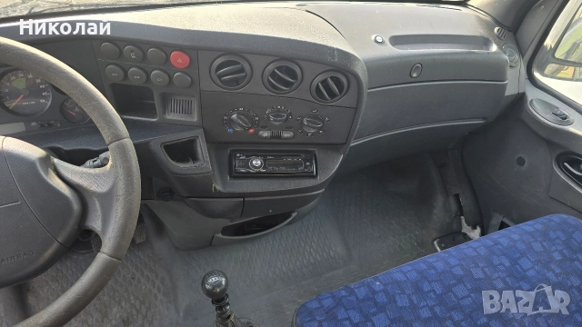 Продава се Ивеко Дейли 35 S 14, 2004г, снимка 4 - Бусове и автобуси - 52889646