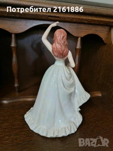 Порцеланова танцьорка със седефен ефект, снимка 3 - Колекции - 52106975