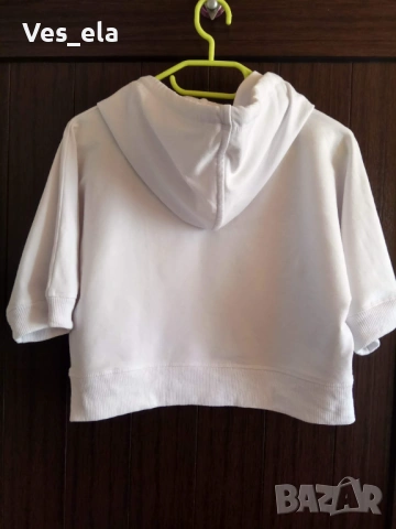 късо бяло горнище ONLY с качулка, снимка 2 - Спортни дрехи, екипи - 54012856