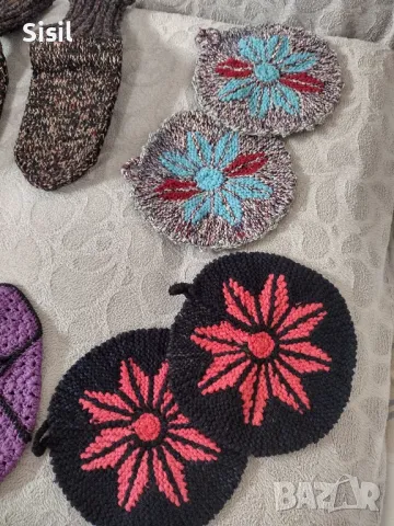 НОВИ дамски бродирани терлици и плетени чорапи , снимка 2 - Други - 48729610