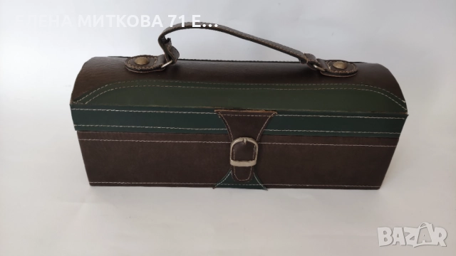 Дървено ковчеже облицовано с кафява и зелена кожа