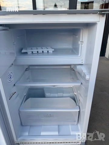 Малък хладилник с камера HotPoint Ariston, снимка 4 - Хладилници - 53987738