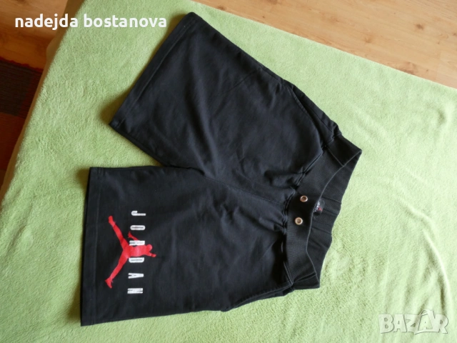 продавам шорти на jordan,в черно,размер s.