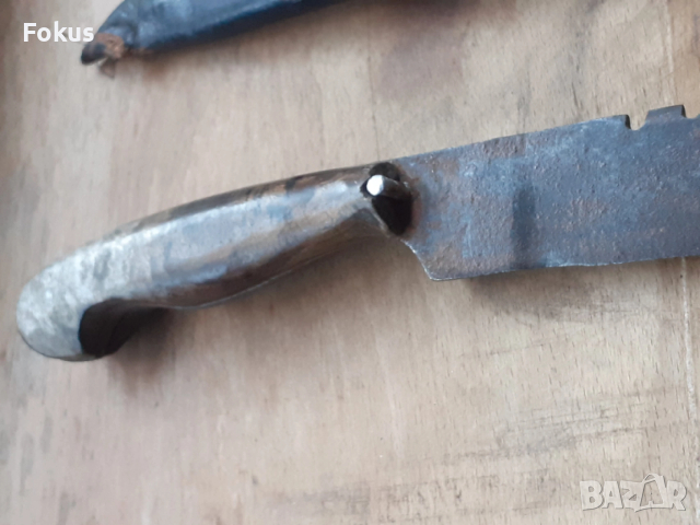 Стар български хайдушки нож с рогови чирени кожена кания, снимка 4 - Антикварни и старинни предмети - 53268373