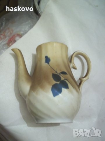 порцеланов чайник за мляко