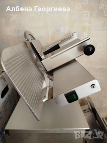 Професионална колбасорезачка GRAEF -300 W- 250 mm, снимка 2 - Обзавеждане на кухня - 51006155