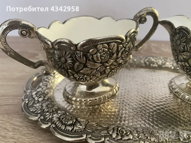 за Bazar.bg на български:

🌸 Винтидж комплект за захар и сметана с декоративен поднос.1940-1960г., снимка 8 - Други ценни предмети - 55979983