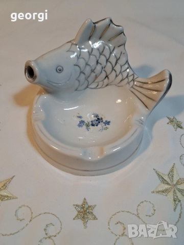 български порцеланов пепелник риба, снимка 2 - Колекции - 51706410
