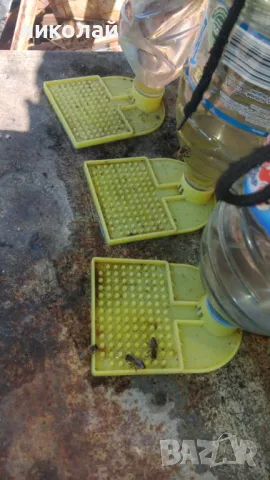 Продавам поилки за пчели 