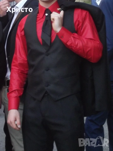 Абитуриентски костюм