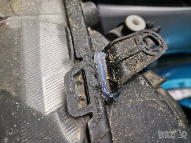 Десен фар Дачия Логан, снимка 7 - Части - 35381376