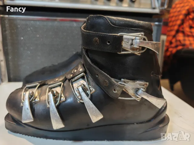 Много стари ски обувки , снимка 8 - Антикварни и старинни предмети - 48055443