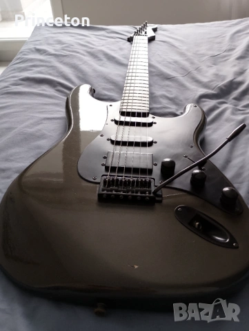 Продавам корейска електрическа китара "Session Stage Series ST Style Pewter Grey"   