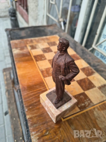 Статуетка Маяковски