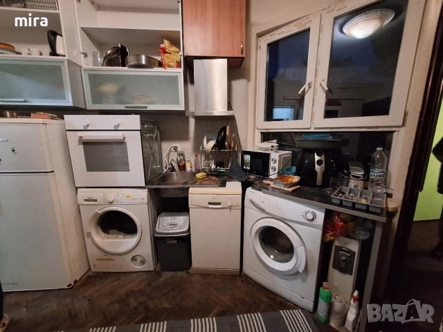 Обзаведена стая със собствена баня за момиче / студентка в Център до метро Сердика, снимка 4 - Стаи под наем - 52360786