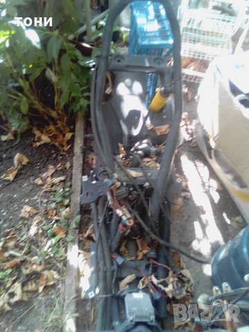 Априлия части 