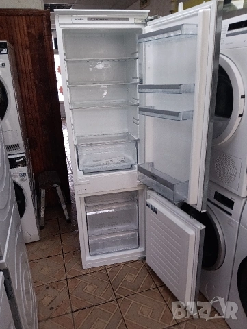 Комбиниран хладилник с фризер за вграждане Сименс Siemens Made in Germany 2 години гаранция!, снимка 3 - Хладилници - 53064670