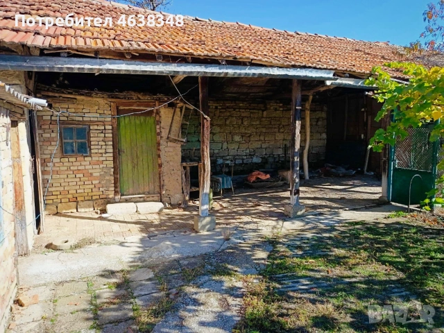 Продава масивна каменна къща и голямо дворно място, снимка 14 - Къщи - 52250035
