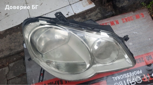 Продавам оригинален преден ляв фар (шофьорски) за Volkswagen Polo 9N. Фарът е марка Valeo
