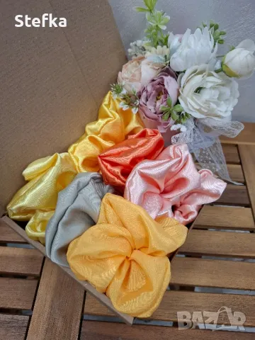 Подаръчен комплект скрънчита - 6 броя, снимка 3 - Аксесоари за коса - 39655203