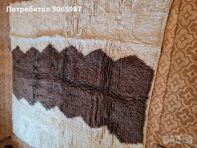 Китеник от естествена овча вълна за спалня.