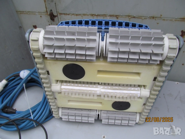 Прахосмукачка робот за басейни Dolphin SUPREME M4 PRO, снимка 6 - Басейни и аксесоари - 51461483