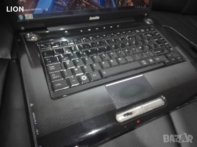 Лаптоп Toshiba, снимка 4 - Лаптопи за дома - 48183525