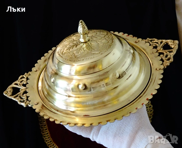 Персийски бронзов съд за сервиране с капак,разкошни дръжки. 