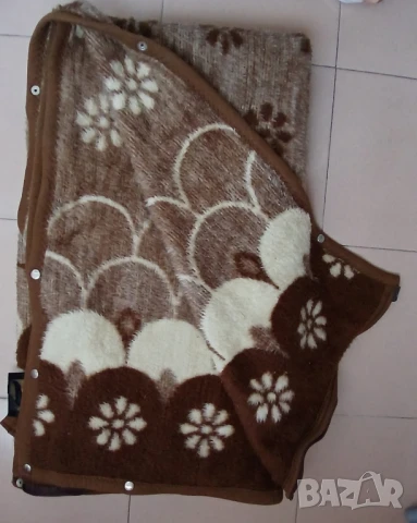 Вълнено двулицево одеало, снимка 5 - Олекотени завивки и одеяла - 51207519