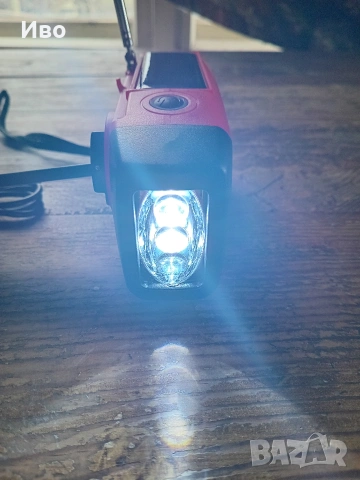 Соларно радио с динамо и фенер - чисто ново , снимка 3 - Друга електроника - 54081483