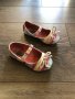 Елегантни пролетни кожени обувки Benetton Бенетон за момиченце 22 номер, снимка 1 - Детски обувки - 30058328
