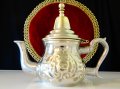 Арабски чайник от месинг,релеф. , снимка 1 - Антикварни и старинни предмети - 40590252