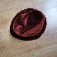 Кафява шапка от плюш с периферия, снимка 5 - Шапки - 34913448