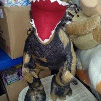 Голям,плюшен динозавър,около 80см, снимка 2 - Плюшени играчки - 44664921