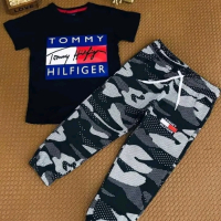 Камуфлажен комплект Tommy Hilfiger - 7г., снимка 1 - Детски комплекти - 44739921