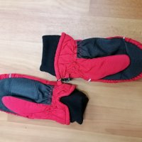 Продавам нови червени детски водоустойчиви ръкавици тип "лапа" с един пръст, снимка 5 - Шапки, шалове и ръкавици - 35137892