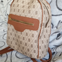 Висок клас дамски раници Guess, Michael Kors, Louis Vuitton, снимка 3 - Раници - 44685741