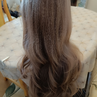 Качествена гъста светло кестеняво пепелен цвят перука, снимка 3 - Аксесоари за коса - 44570016