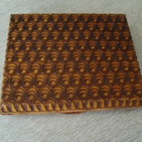 № 7134 стара  дървена кутия / табакера   - пирографирани орнаменти  - размер 10 / 8,5 / 2 см , снимка 4 - Други ценни предмети - 42144579