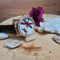 Дамски стилен часовник с пеперуди и кожена каишка в кафяво, снимка 1 - Дамски - 44367620