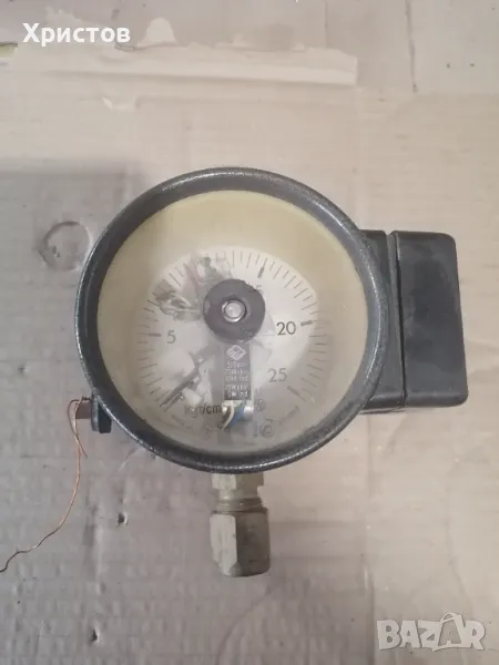 Продавам контактен манометър, снимка 1