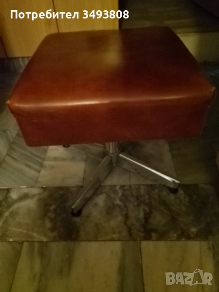 Стара кожена въртяща се табуретка , снимка 1