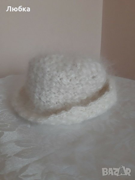 Плетена шапка от Ангорска прежда с дълъг косъм . , снимка 1