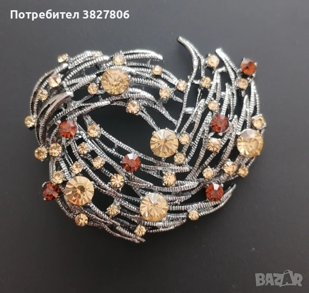 Интересна брошка с камъни, снимка 1