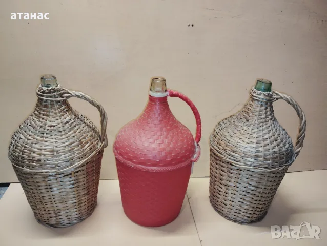 Стари стъклени дамаджани 