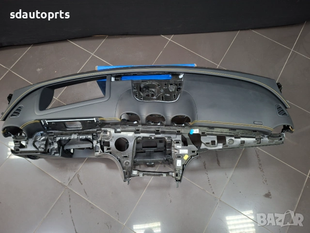 Ново Кожено Табло с Жълт шев Mercedes W206 AMG HUD