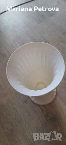 Пластмасова ваза за цветя - бяла, снимка 2 - Саксии и кашпи - 52975598